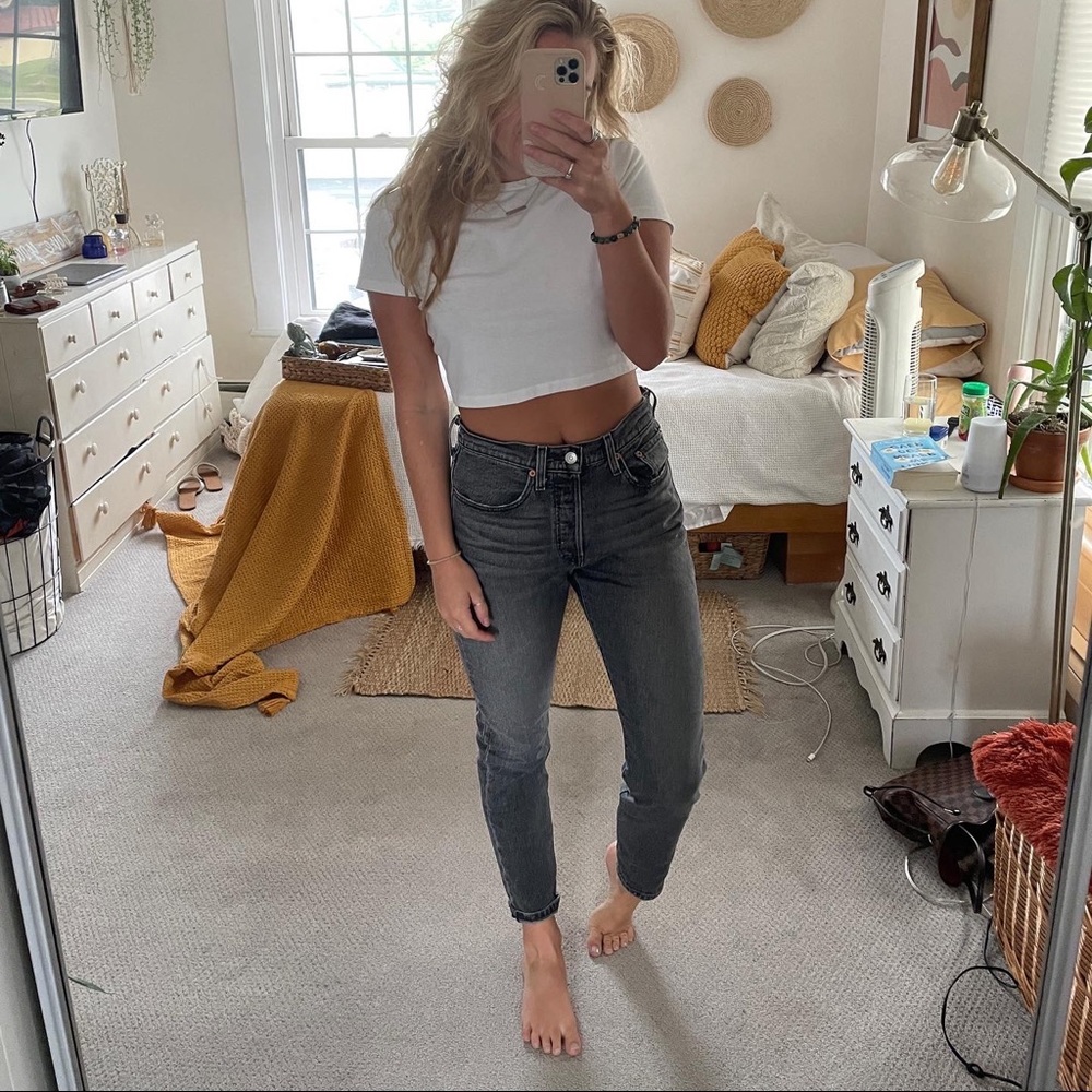 Levi Wedgie High Rise Black Jean